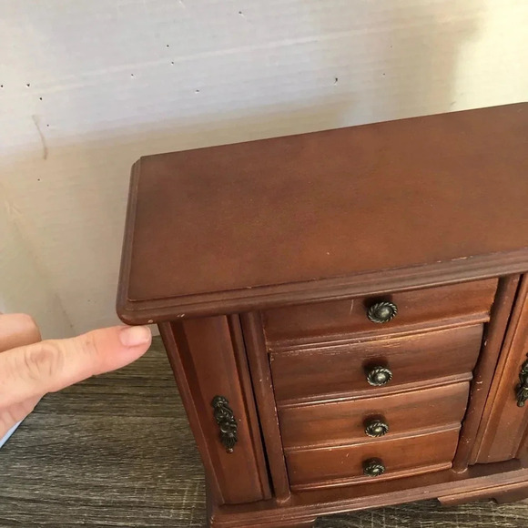 1970s Gunther Mele Jewelry Chest - Picture 8 of 11